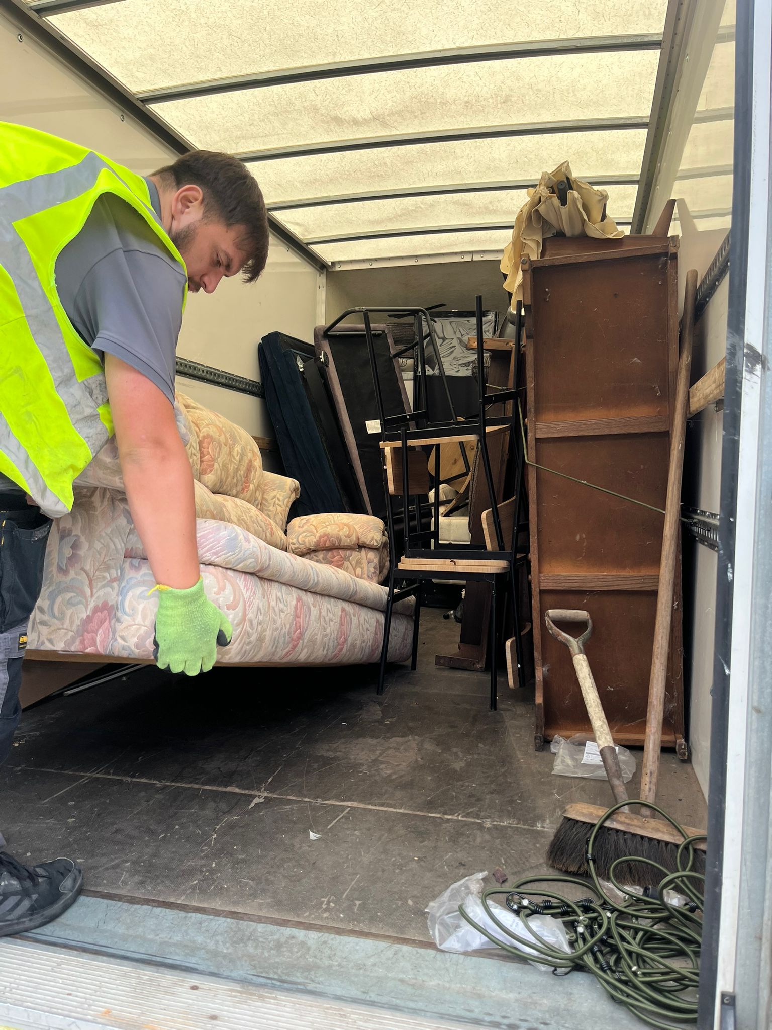 Bereavement clearance service for household belongings and furniture